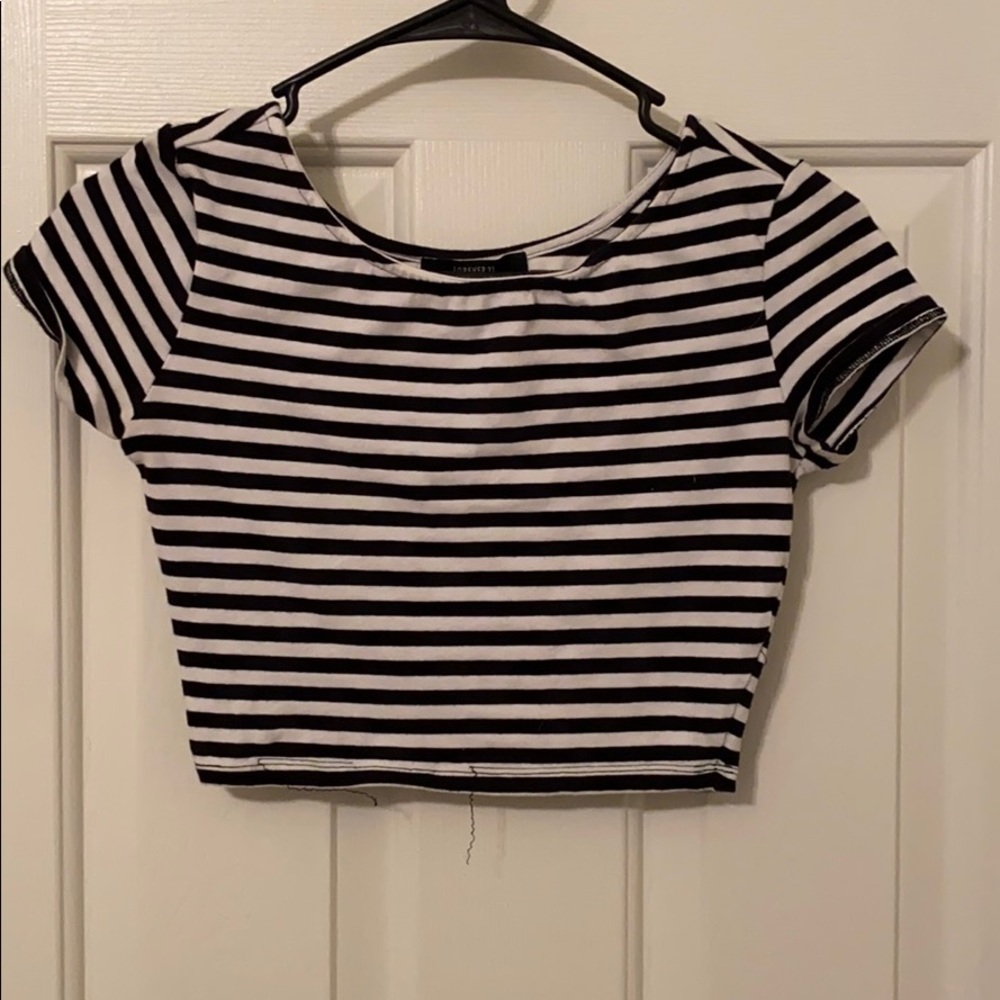 black and white crop top